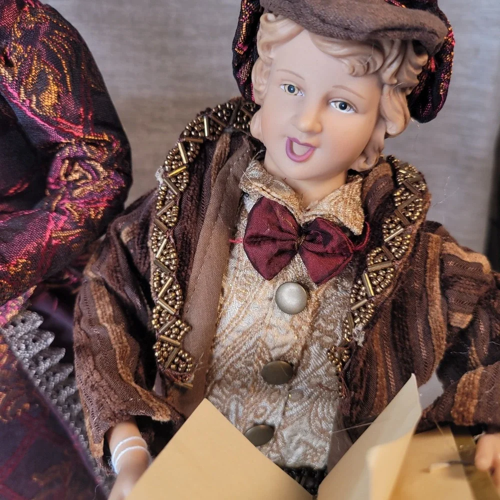Paul Minor Victorian Christmas Caroler Family Set 4 NWT Mom Dad Boy Girl RARE